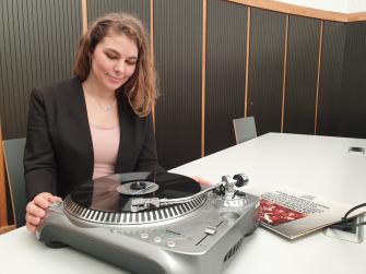 Digitalisierung einer Schallplatte im MMZ
