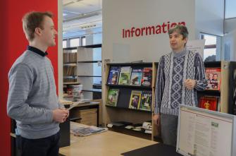 Auskunftsgespraech Infozentrum Neuenheim