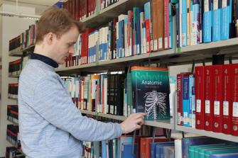 Lehrbücher in der Zweigstelle Neuenheim