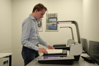 Scannen am Buchaufsichtsscanner